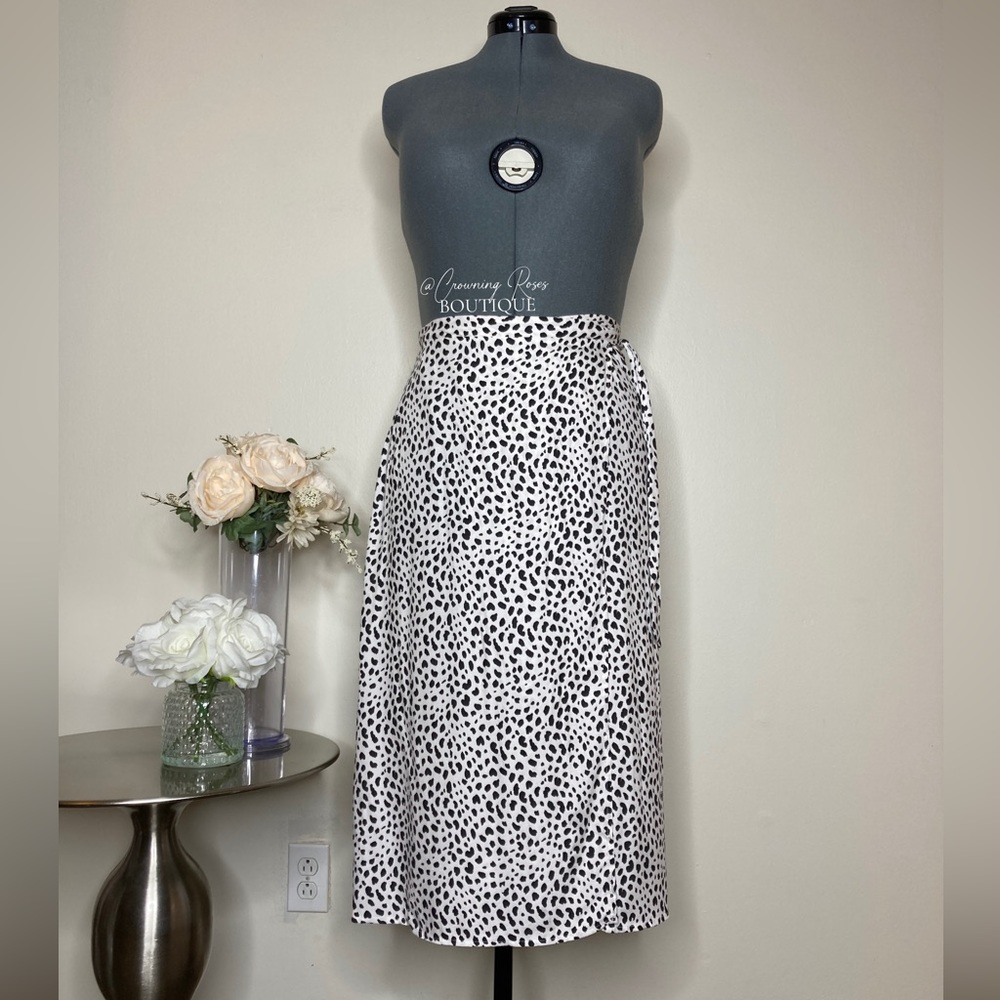 NWT Size Small Urban Romantics Black & White Spotted Midi Wrap Around Tie Skirt